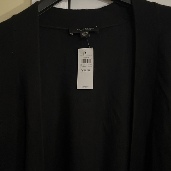 NWT XS/S - Ann Taylor 100% Cashmere Ruffle Sleeve Cape - Black $278